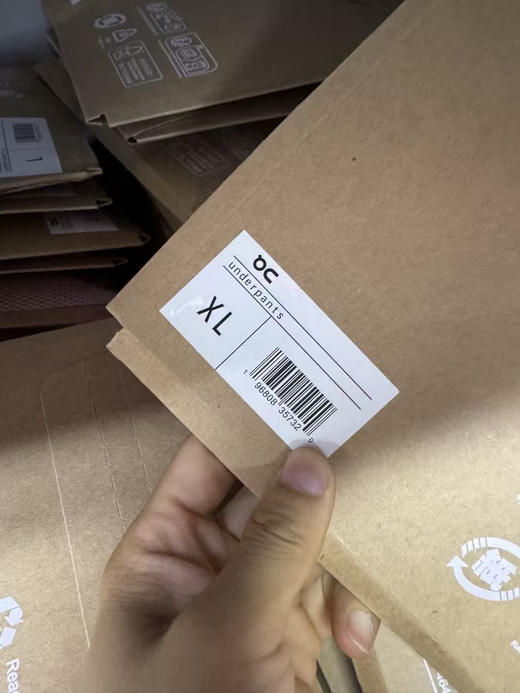 原单正品昂跑冰丝内裤，透气凉爽 尤其适合夏天穿着。采用凉爽又亲肤的牛奶冰丝面料，丝滑垂顺的质感就像第二层皮肤，贴身穿丝毫不会闷热
尺码 L XL XXL XXXL
全部原包装，一盒三条装 商品图11