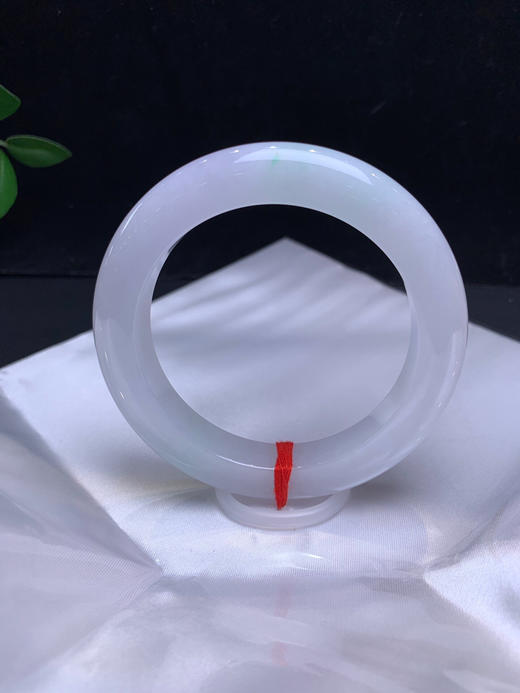 620001，57.3淡紫飘绿手镯，整条底妆细腻 带淡淡的紫，飘一点绿，干净 商品图0