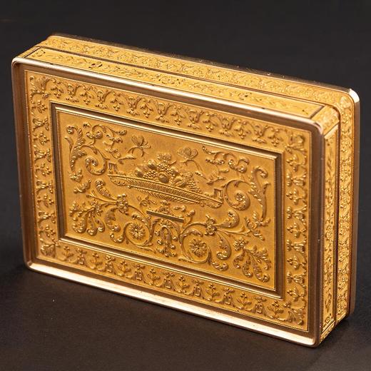 独角鹿西洋古董 花叶纹精雕镶嵌红宝石及命运三女神与时间之父主题极细马赛克18K黄金盒 商品图3