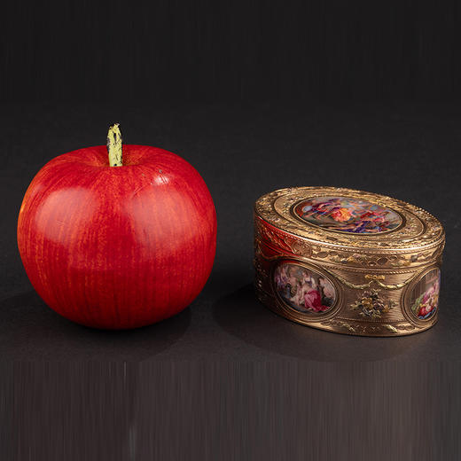 独角鹿西洋古董 德国哈瑙地区出品花叶纹彩金精雕装饰神话英雄史诗主题珐琅彩绘细密画18K黄金盒 商品图1