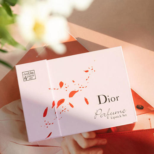 【送礼袋】Dior迪奥甜心爱恋礼盒四件套（真我5ml+甜心5ml+魅惑5ml+999口红1.5g ）一般贸易 商品图2
