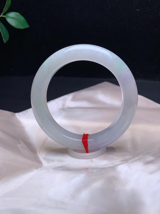 612999，57.8 淡紫飘绿手镯，整体底子均匀细腻，俗称 春彩，飘点绿带点紫 商品图2