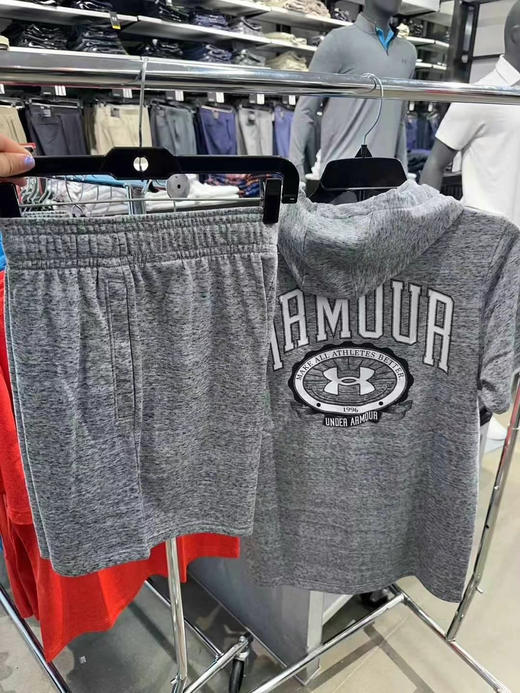 安德玛男士运动套装，连帽短袖上衣➕经典款短裤，💰599/套🔥！ 商品图3