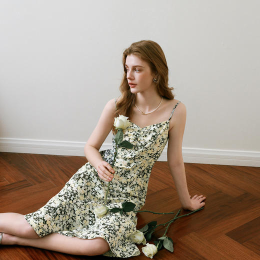 【商场同款】诗凡黎度假风碎花连衣裙2025夏新款吊带裙3G4190361 商品图0