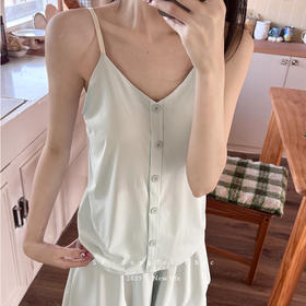 绝啦‼️少女感【带胸垫纽扣冰皮吊带家居服】纯欲风真滴越穿越心动😘清凉高舒适度🧊 大大提升宅家幸福感！