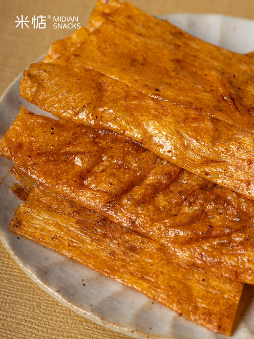 素食界的高蛋白担当『米惦基本豆皮』非转基因绿色食品五“零”配方❗无科技健康零食 ❗非油炸辣条也能放肆吃😋😋豆皮醇厚裹满香辣 软韧有嚼劲🏅 商品图6