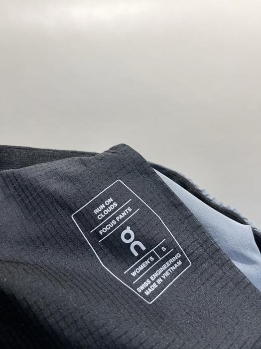 点此购买 On昂跑Focus Pante女士跑步运动长裤 bk 319226 商品图11