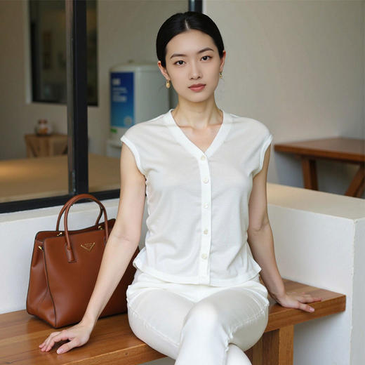 白色简约收腰显瘦针织莱赛尔背心女薄款V领无袖修身透气外搭打底    RGCL-AS702507-2 商品图1