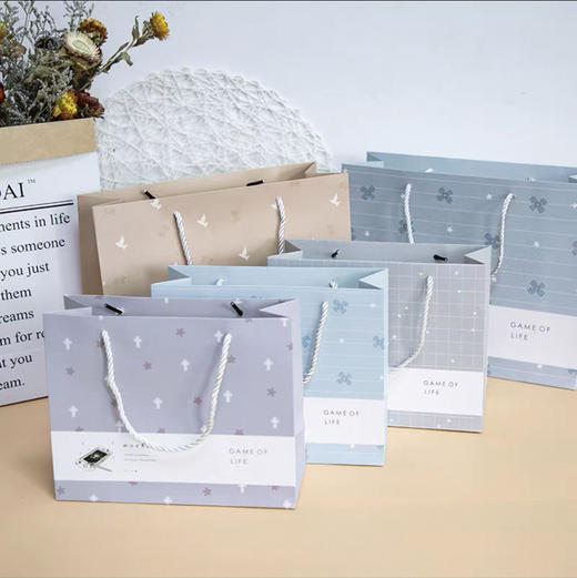 简约横版中号14.5×19.5×8.5cm礼品袋（图案随机） 商品图1