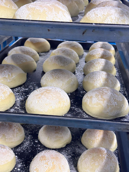 【夏日甜品  😋冰面包】顺丰空运，🍦冰淇淋夹心 夏季解腻冰面包 ，🌾小麦原材料，配料干净，不添加无防腐， 新鲜手工制作 低温轻烘焙，日式面包体工艺制作 松软有嚼劲 商品图1