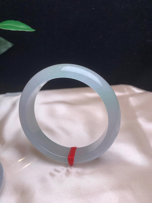 620022，52.2冰底起光种水镯。超级冰透 。局部带甜绿底，整体干净均匀，小清新 商品图1