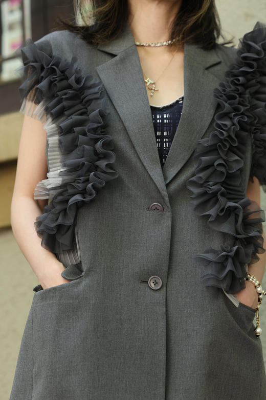 TYNVIE 分层荷叶边挺括无袖马甲西装外套-灰色 商品图6