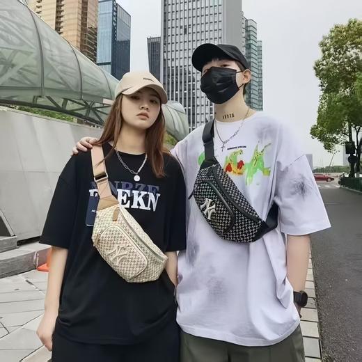 【直降6折】MLB 复古老花斜挎包运动胸包情侣款 商品图1