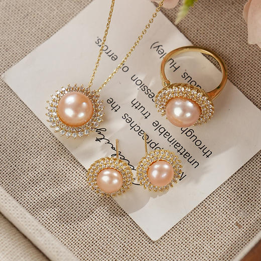 【分销】【珍珠溯源】戴拉珍珠《向阳花》X192300T-1，淡水无核珍珠三件套装，鎏金设计，合金花托包裹珍珠，如旭日绽放 商品图6