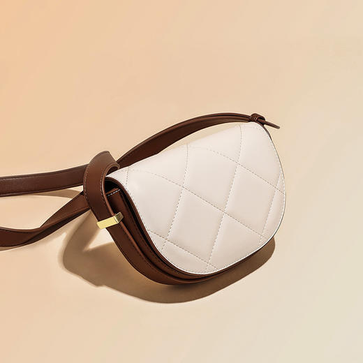 【预售3天】马鞍包2025新款女高级感小众斜挎包包半圆宽带单肩女包7104-D 商品图0