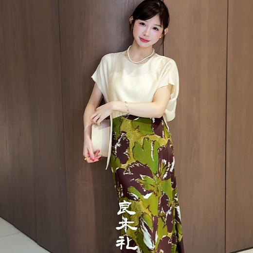 【预售7天】良木礼真丝提花上衣2328580&【预售7天】真丝半裙 商品图0