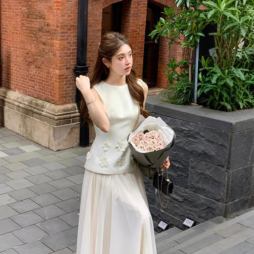 西遇拼接网纱连衣裙女夏季新款立体花朵收腰圆领无袖仙女裙SS050834 商品图3