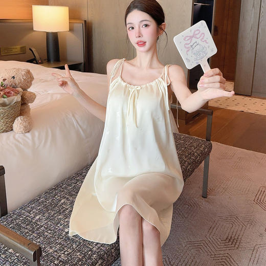 【肩带可调节】新款带胸垫蝴蝶压花中长睡裙挂脖夏季性感睡衣女士冰丝吊带短款带胸垫。ry 商品图1