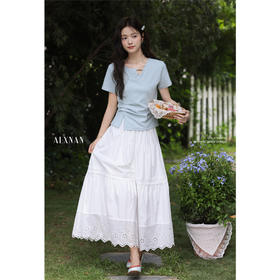 鹿向南「青春香氛」气质法式褶皱 蓝色T恤&米白色镂空半身裙宽松A字长裙女