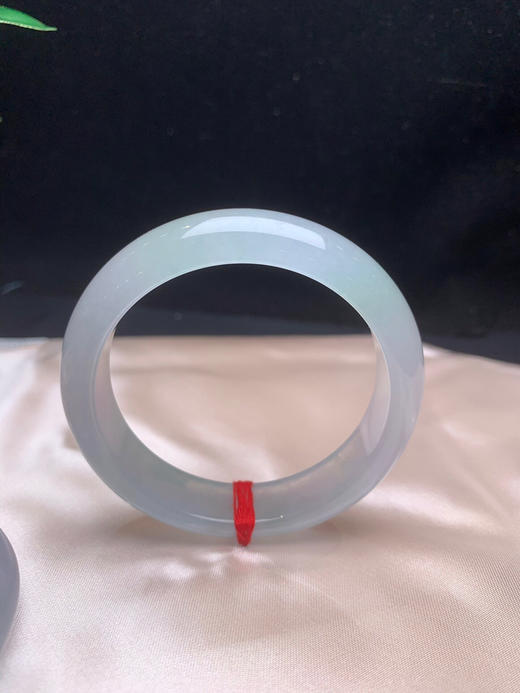 620022，52.2冰底起光种水镯。超级冰透 。局部带甜绿底，整体干净均匀，小清新 商品图4