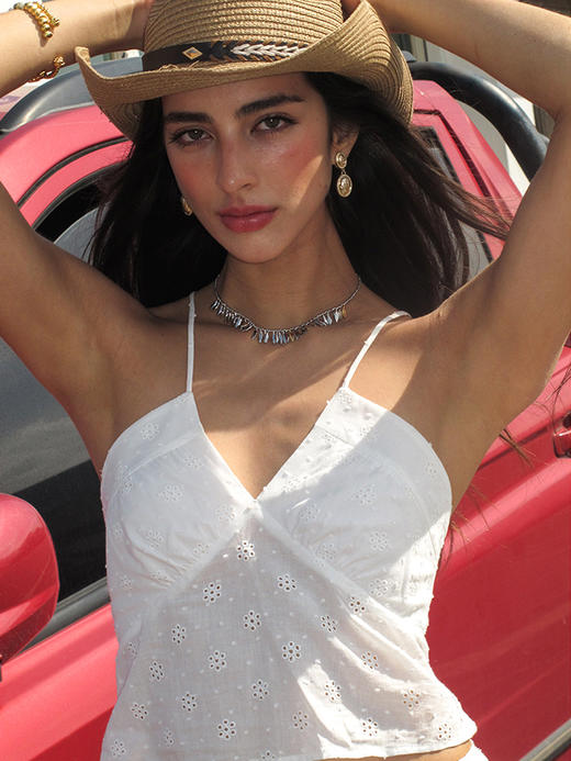 TR她热 莉莉安 白色纯棉蕾丝刺绣法式显瘦包臀吊带半裙套装 商品图2