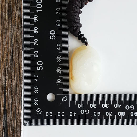 【天然正品】天然精品新疆籽料带皮瑞兽造型和田玉吊坠项链100525NJM06 现售价：2880 商品图10