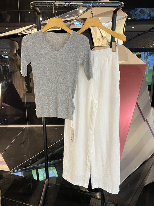 女士V领半袖衫 商品图0