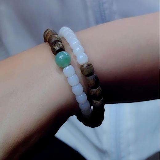 “清雅”和田白玉配翡翠珠子沉香手串 商品图3