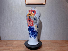 釉下五彩富贵迎春梅瓶