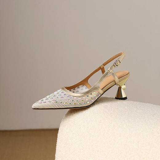 【预售5天】法式尖头浅口包头凉鞋女新款真皮粗跟时尚网面水钻后空高跟鞋MLS&A1029 商品图3