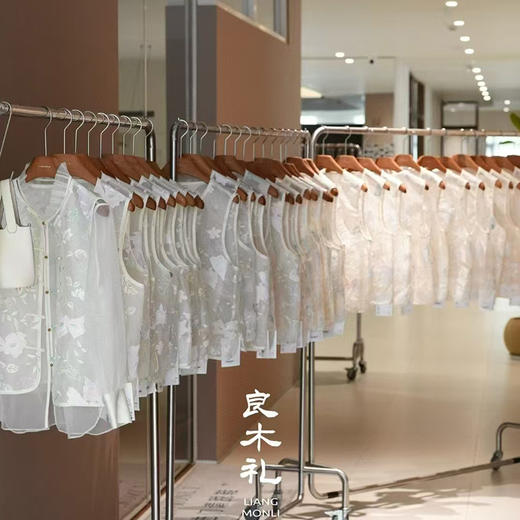 【不退不换】【现货】良木礼真丝国风马甲（3544） 商品图5