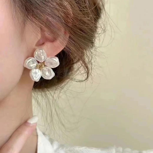甄珠贝 花瓣造型耳环 纯手工制作 天然花瓣珍珠 合金配件+925银针 商品图7