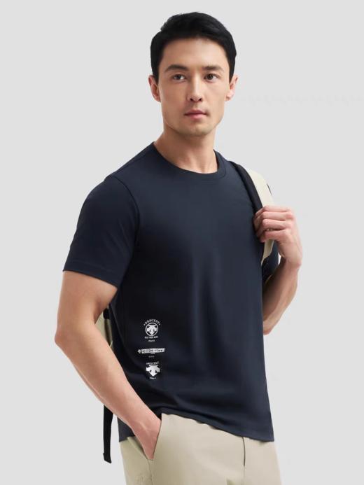 点此购买 迪桑特夏季经典款丝光棉小标男士速干短袖T恤 ly 319208 商品图3