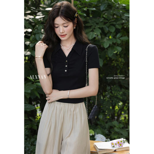 鹿向南「雅致书笺」黑色法式气质polo领短袖T恤女夏正肩修身上衣 商品图0