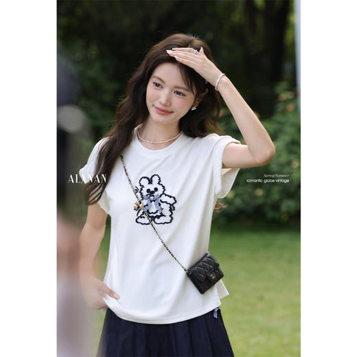 鹿向南「甜柔奶熊」白色通勤时尚女t恤夏季小众宽松正肩短袖上衣L557129 商品图1