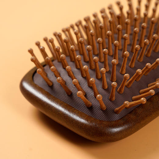 唯雅·檀木气垫按摩梳 | 便携精致，梳齿贴合头皮曲线，按摩头部好舒服 商品图1