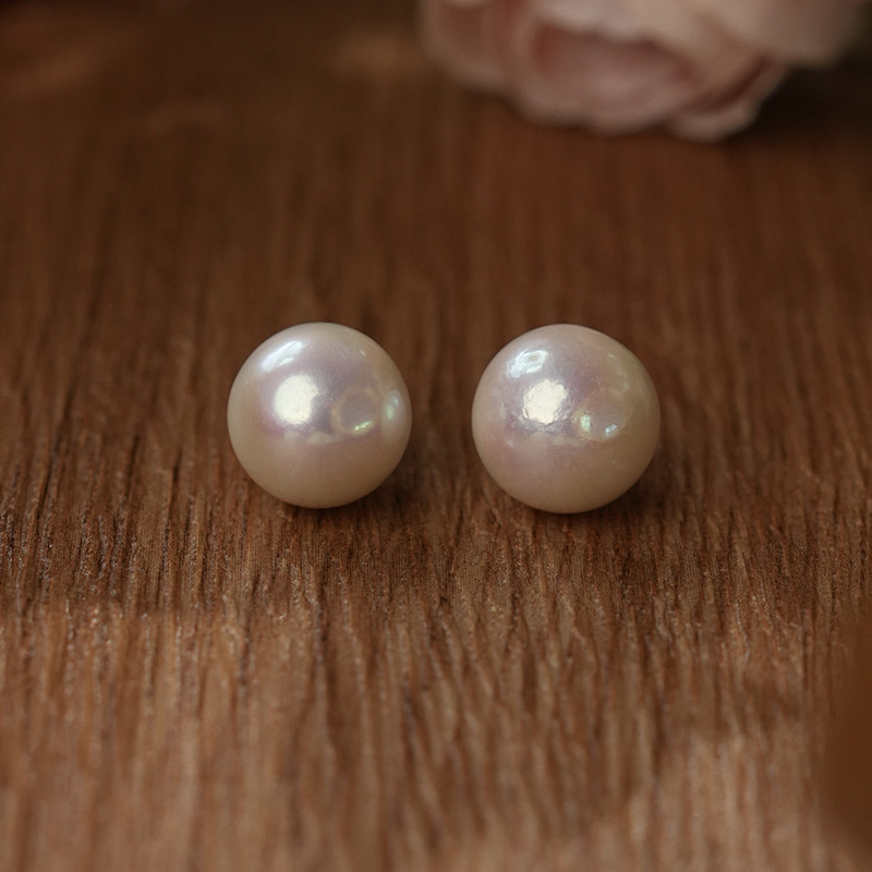 【分销】【珍珠溯源】戴拉淡水有核珍珠11-12mm耳钉S925银，YH5511002，采用近正圆微瑕强光淡水有核珍珠，大点位