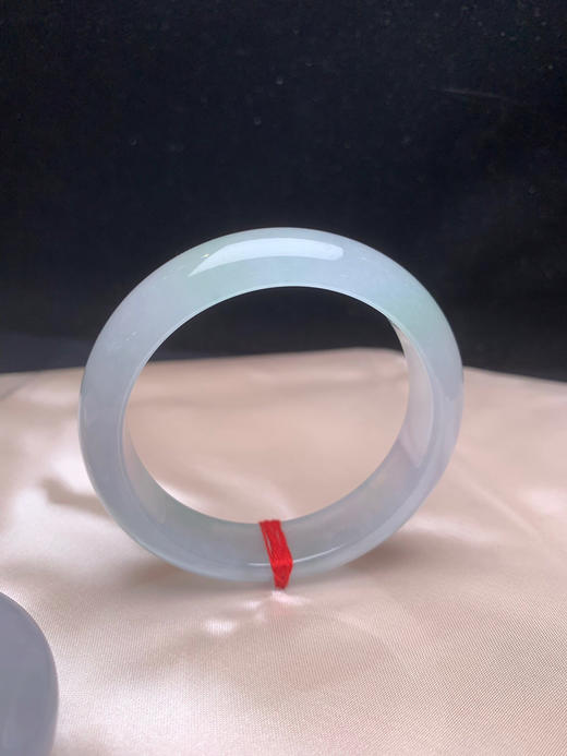 620022，52.2冰底起光种水镯。超级冰透 。局部带甜绿底，整体干净均匀，小清新 商品图2