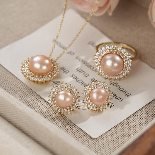 【分销】【珍珠溯源】戴拉珍珠《向阳花》X192300T-1，淡水无核珍珠三件套装，鎏金设计，合金花托包裹珍珠，如旭日绽放 商品图7