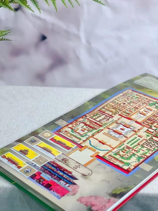 现货【飞阅中轴线】文创珍藏册，故宫博物院成立100周年版，4.3米超长卷沉浸式逛中轴线，24枚中轴线邮票 商品图11