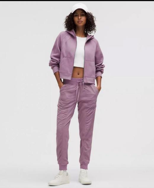 点此购买 lulu露露轻薄透气运动裤女宽松显瘦跑步休闲褶皱皮肤裤 LL 319324 商品图7