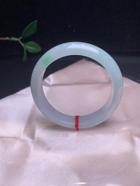 620018，54冰飘绿手镯，小清新，底子特别细腻，飘清新绿花