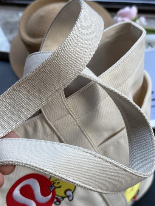 点此购买 lulu露露柠檬图案帆布包 xj 319241 商品图6