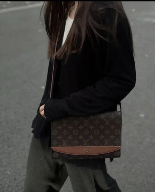 Lv 中古 老花红皮 信封 斜挎包 商品图3