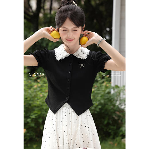 鹿向南「甜美物语」黑色撞色蕾丝娃娃领短袖上衣女夏新款波点T恤 商品图4