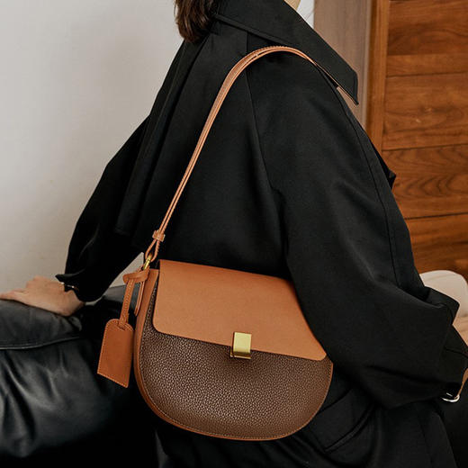 【预售3天】2025新款质感女包百搭小众单肩斜挎腋下包马鞍包7106-D 商品图1