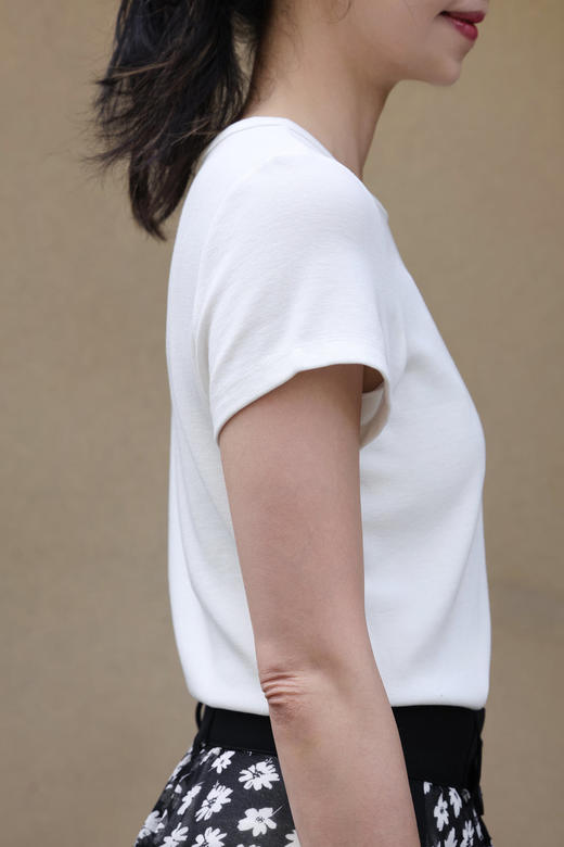 TYNVIE 柔软棉质修身圆领弹力短袖T恤-白色 商品图8