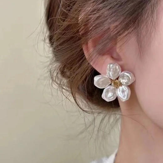 甄珠贝 花瓣造型耳环 纯手工制作 天然花瓣珍珠 合金配件+925银针 商品图6