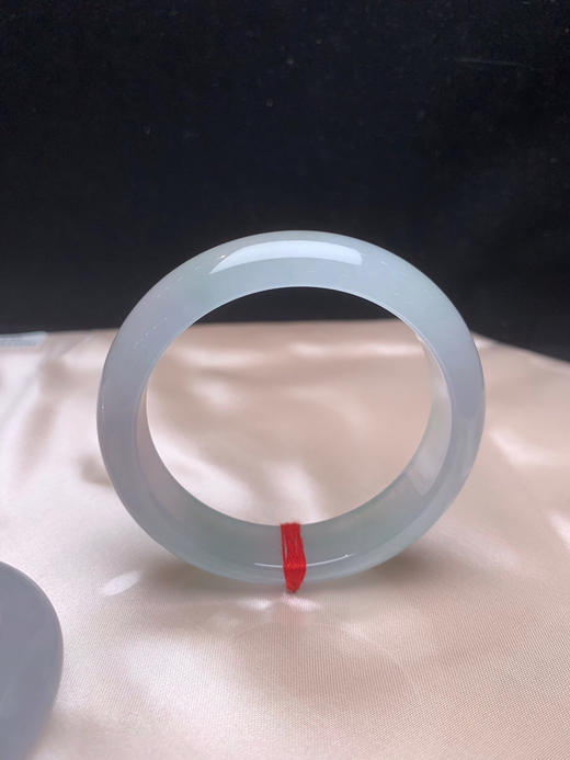 620022，52.2冰底起光种水镯。超级冰透 。局部带甜绿底，整体干净均匀，小清新 商品图3