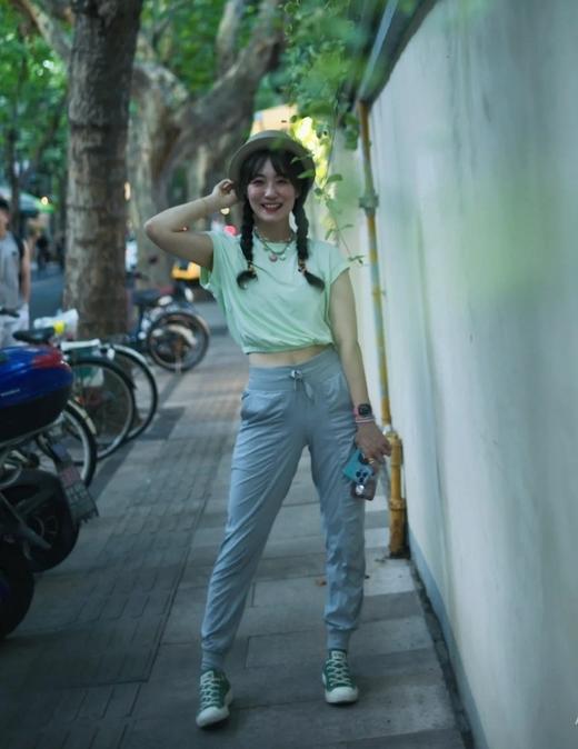 点此购买 lulu露露轻薄透气运动裤女宽松显瘦跑步休闲褶皱皮肤裤 LL 319324 商品图13